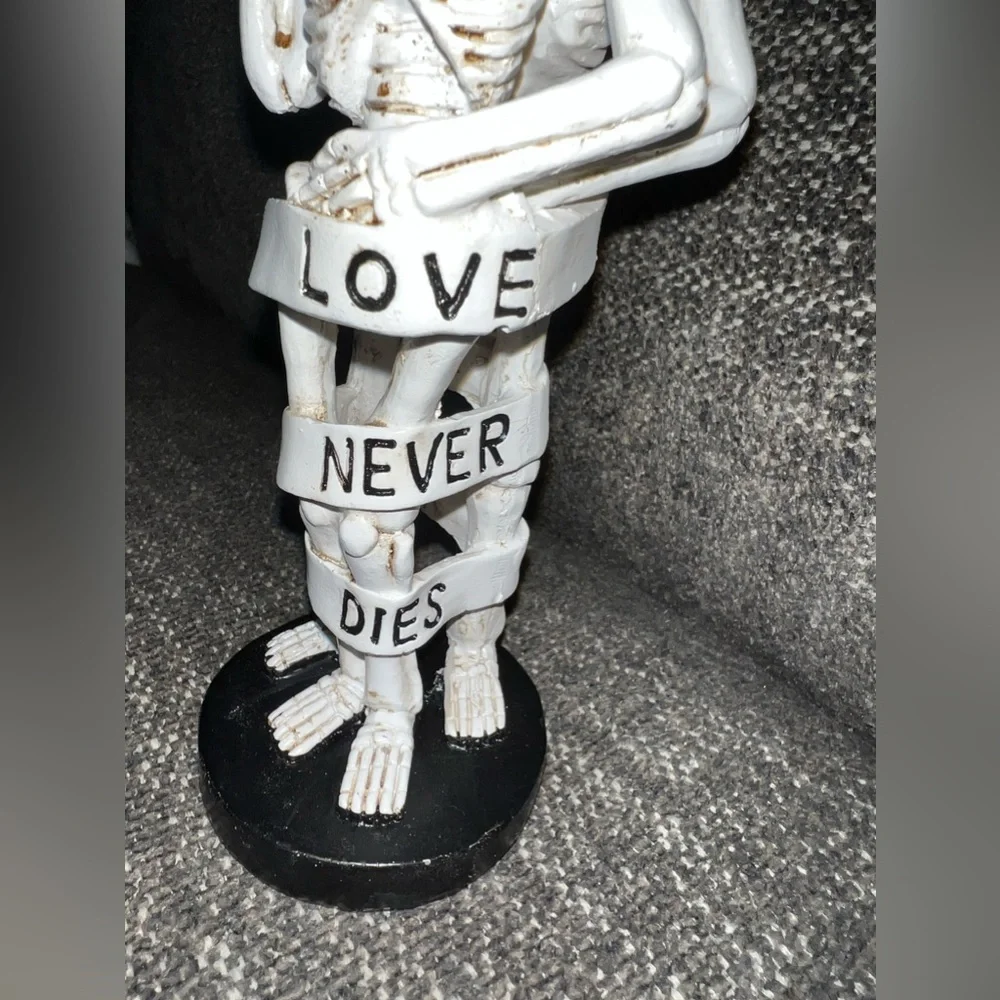NWT Love Never Dies Skeleton Couple Tabletop Decor - Picture 2 of 5